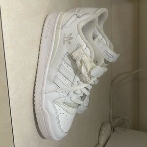 Adidas forum sneakers with Velcro size 39 1/3
size 6.5 youth